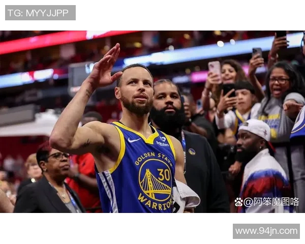 勇士与森林狼激战正酣双方球员全力以赴争夺胜利荣耀 勇士与森林狼激战正酣双方球员全力以赴争夺胜利荣耀