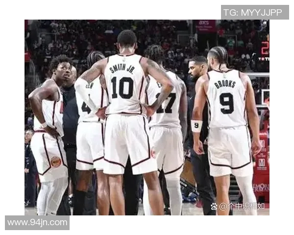 湖人火箭季后赛第三场激战回顾与精彩瞬间分析